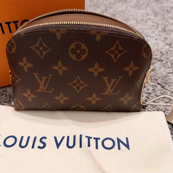 Louis Vuitton Monogram cosmetic pm bag - Picture 2 of 7